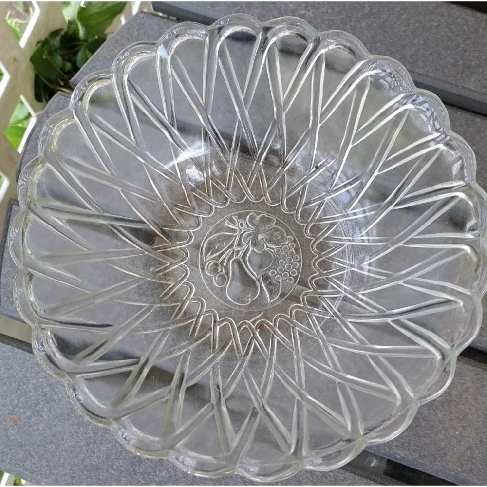 Vtg Indiana Glass Pretzel Glass Design Intaglic Fruit Design #622 Serving‎ Berry